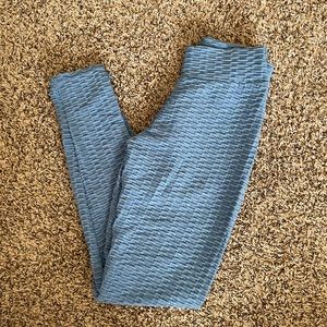 Waffle knit booty-enhancing leggings